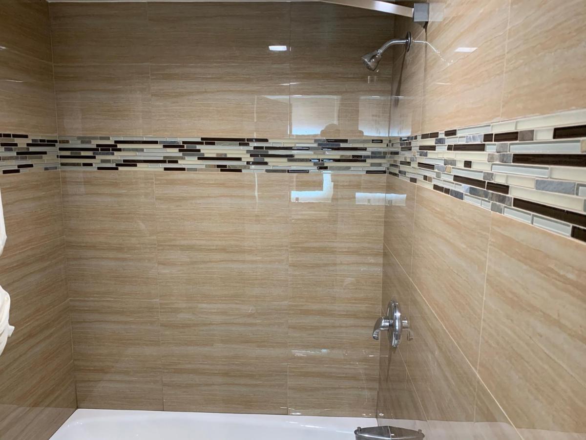 Walnut Inn & Suites West Covina Luaran gambar