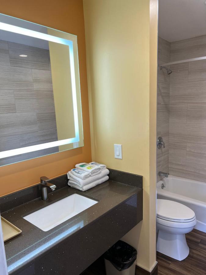 Walnut Inn & Suites West Covina Luaran gambar