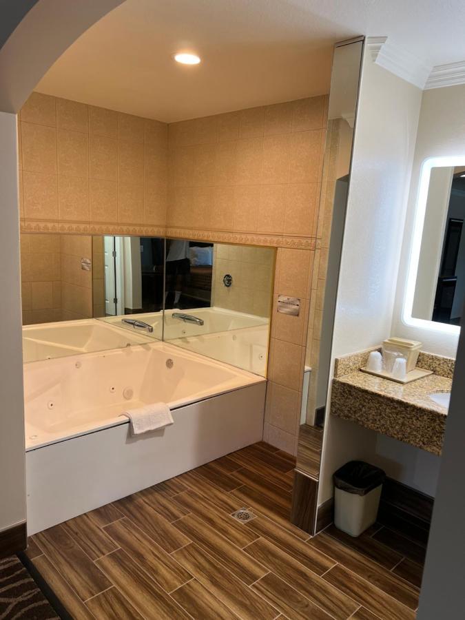 Walnut Inn & Suites West Covina Luaran gambar