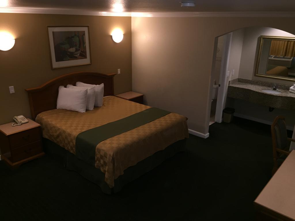 Walnut Inn & Suites West Covina Luaran gambar