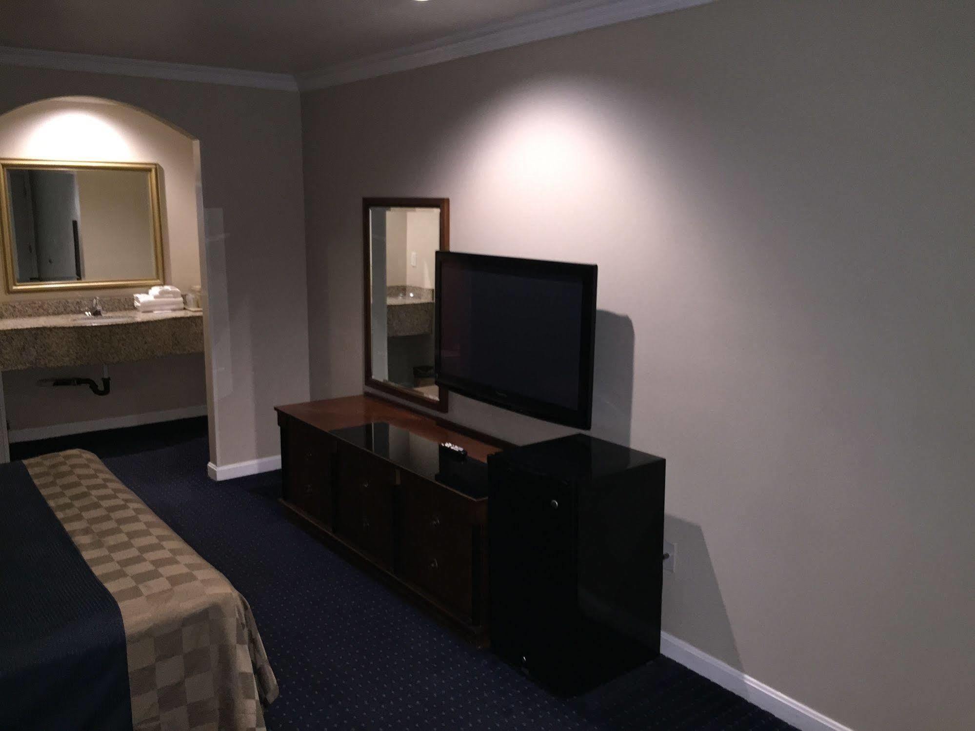 Walnut Inn & Suites West Covina Luaran gambar