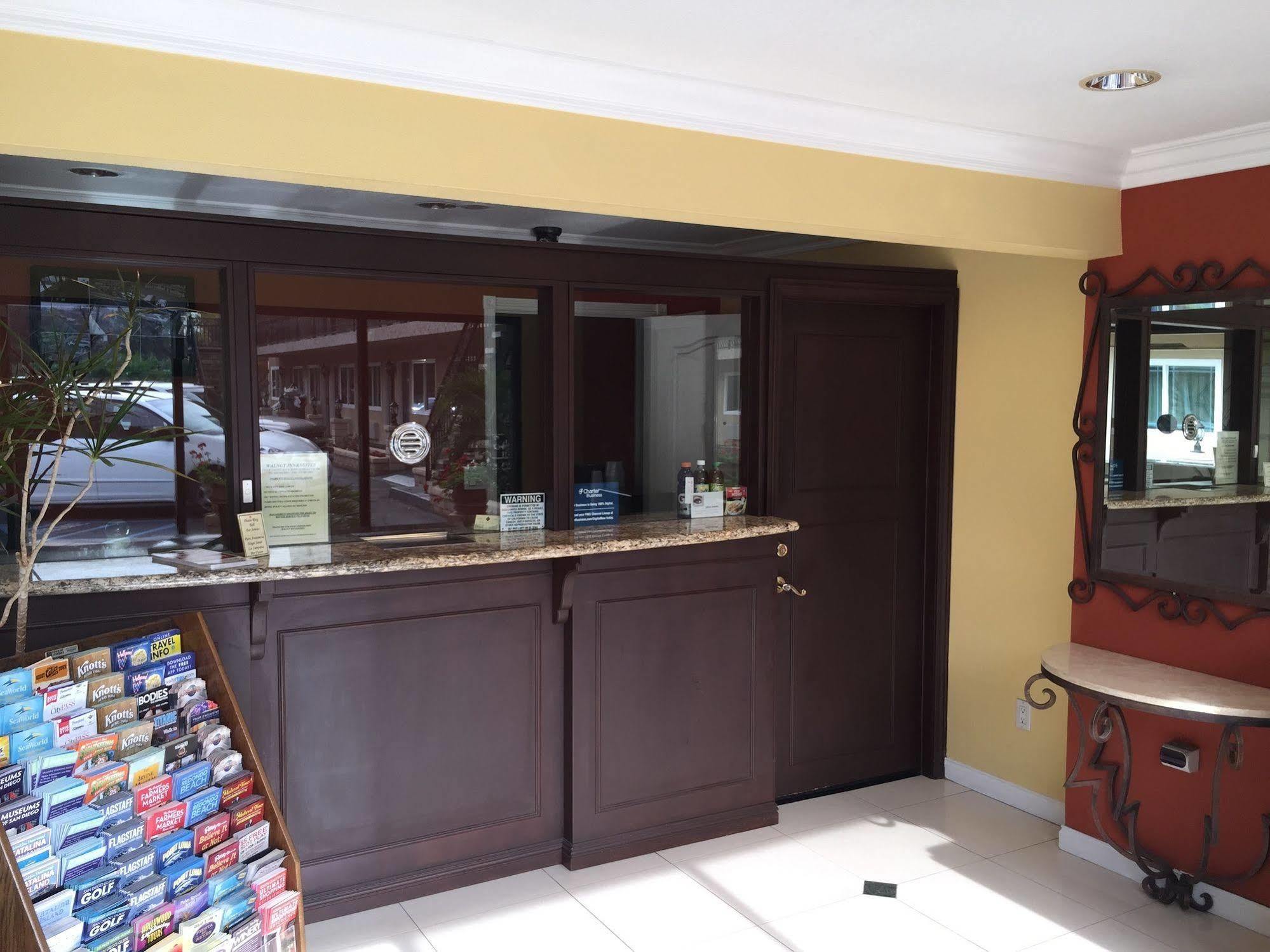 Walnut Inn & Suites West Covina Luaran gambar